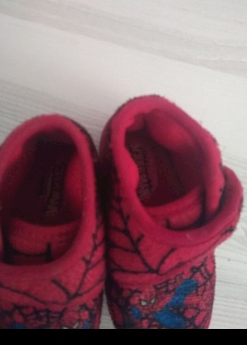 Erkek Çocuk Kırmızı Nakışlı Sıcak Terlik - Görsel 2