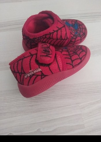 Erkek Çocuk Kırmızı Nakışlı Sıcak Terlik - Görsel 3