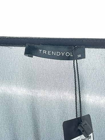 38 Beden siyah Renk Trendyol & Milla Gömlek %70 İndirimli.