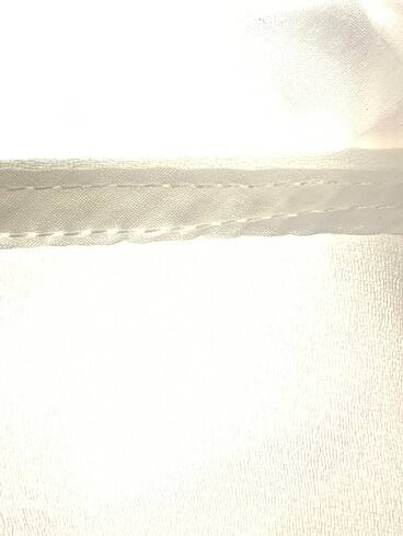 m Beden beyaz Renk PreLoved Askılı %70 İndirimli.