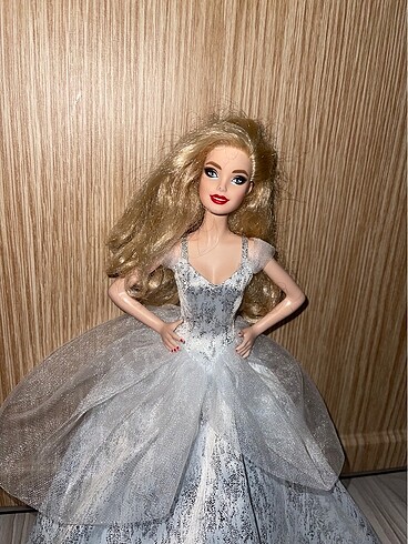 Barbie Barbie 2021 yılbaşı bebeği