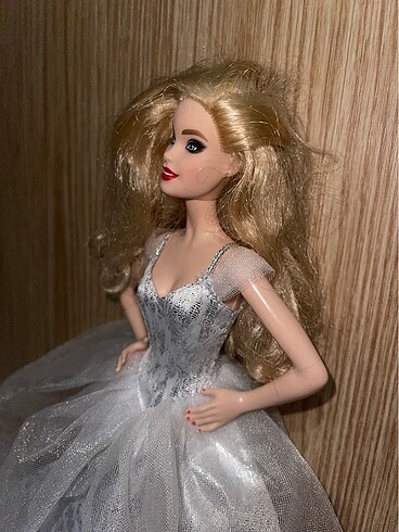  Beden Renk Barbie 2021 yılbaşı bebeği