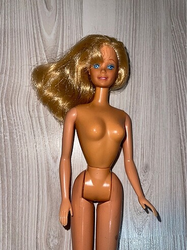 First Barbie bebek