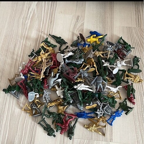 Oyuncak plastik askerler