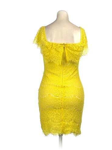 m Beden PreLoved Kısa Elbise %70 İndirimli.