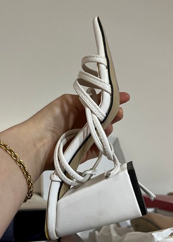 Zara Beyaz Elastik Bantlı Kadın Topuklu Sandalet
