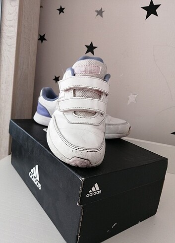 30 Beden beyaz Renk Adidas çocuk spor ayakkabı.. Orjinal.. 