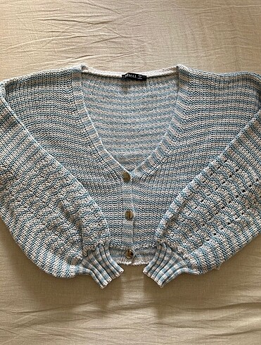 Bebek mavisi çizgili crop hırka