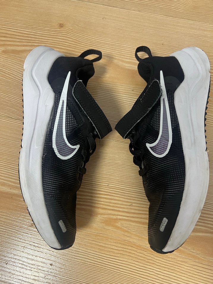 Erkek Çocuk Siyah Cırtlı Spor Ayakkabı - Görsel 3