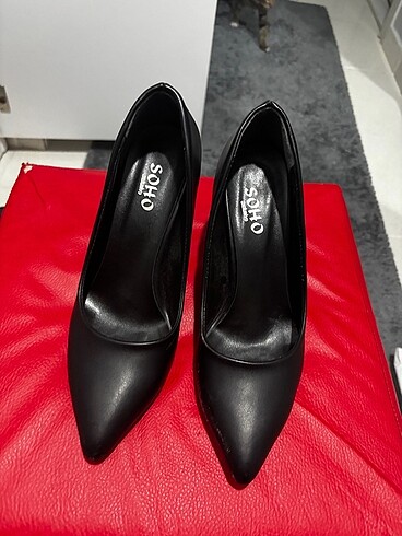 Yeni kadın stiletto