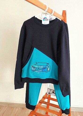 8 Yaş Beden Sweatshirt ve pantalon 8 yaş için