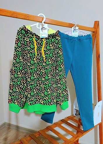Sweatshirt ve pantalon 8 yaş için 