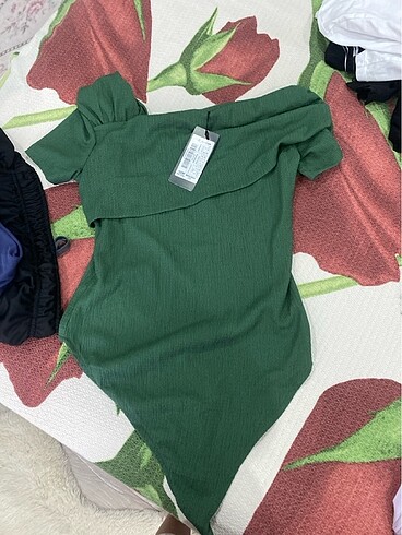 Trendyol & Milla Zümrüt yeşili alttan çıtçıtlı body