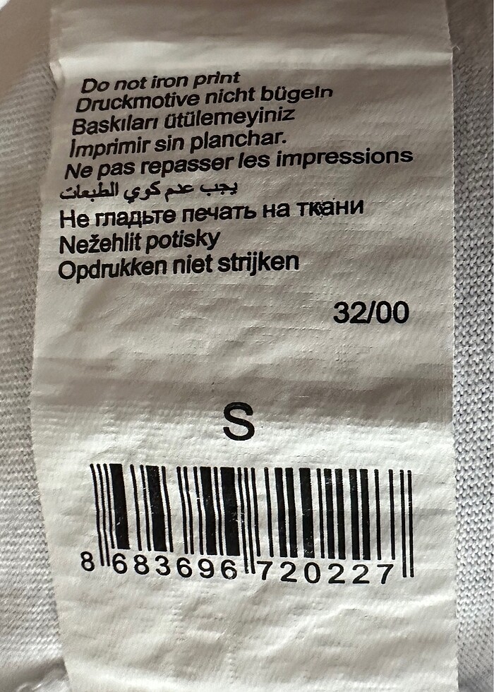 Mavi jeans, baskılı beyaz tişört - Görsel 5