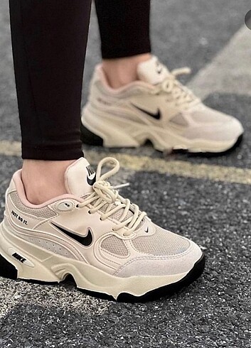 New balance spor ayakkabi