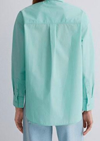 Mavi  Gömlek Oversize / Geniş Kesim sıfır üründür.  1 adet - Görsel 2