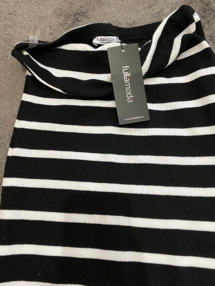 Çizgili Straplez Elbise - Görsel 2