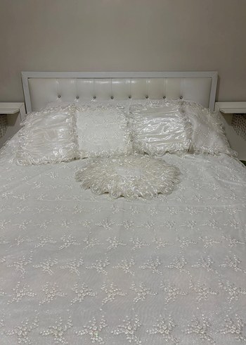 Nakışlı Beyaz Yatak Örtüsü - Görsel 5
