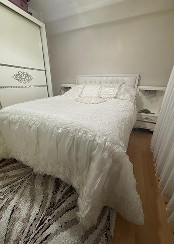 Nakışlı Beyaz Yatak Örtüsü - Görsel 2