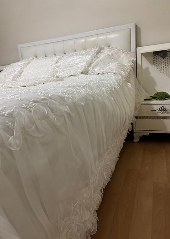 Nakışlı Beyaz Yatak Örtüsü - Görsel 3