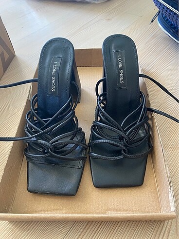 Bershka topuklu sandalet