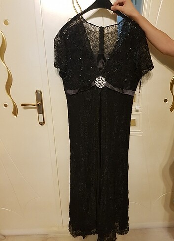 Siyah güpürlü abiye elbise
