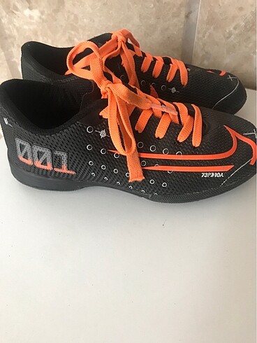 Nike 31 numara krampon sadece 2 kez kullanıldı