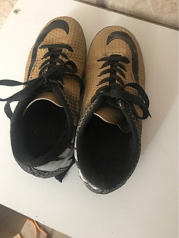 Nike 33 numara krampon sadece 2 kez kullanıldı