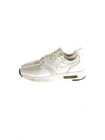 Nike Spor Ayakkabı %70 İndirimli.