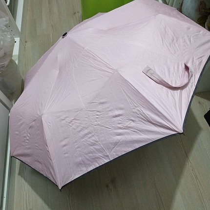 UV ışınlarına karşı şemsiye