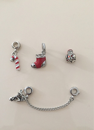 Pandora tarzı charm