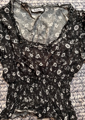 Bershka Dantel Detaylı Siyah Kısa Kollu Bluz