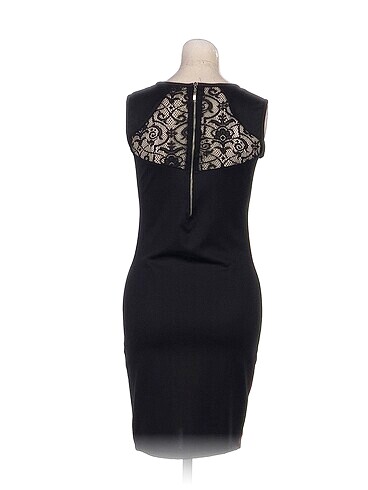l Beden PreLoved Kısa Elbise %70 İndirimli.