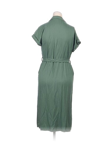 m Beden PreLoved Uzun Elbise %70 İndirimli.