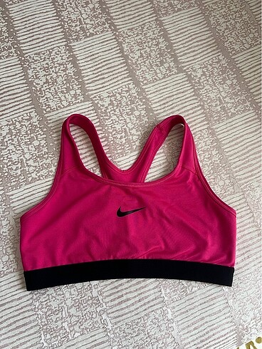 Nike Büstiyer