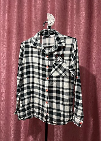 Düğmeli Nakışlı siyah beyaz Kadın Gömlek - Görsel 2