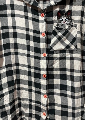 Düğmeli Nakışlı siyah beyaz Kadın Gömlek - Görsel 4