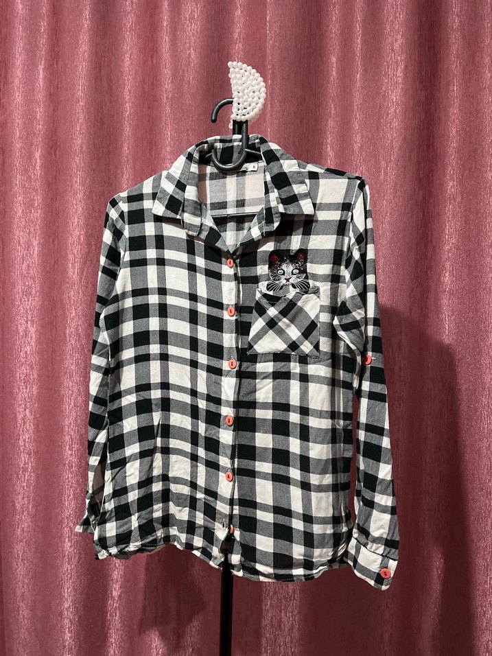 Düğmeli Nakışlı siyah beyaz Kadın Gömlek - Görsel 2