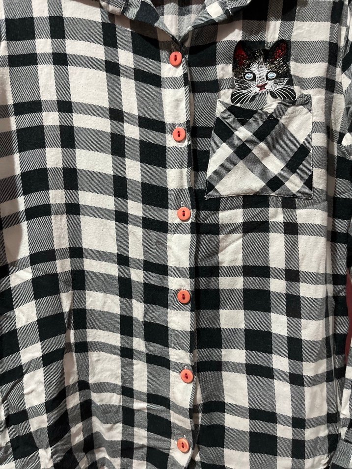 Düğmeli Nakışlı siyah beyaz Kadın Gömlek - Görsel 4