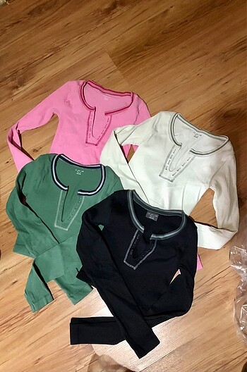 Pembe, beyaz, haki, siyah urban bodyler