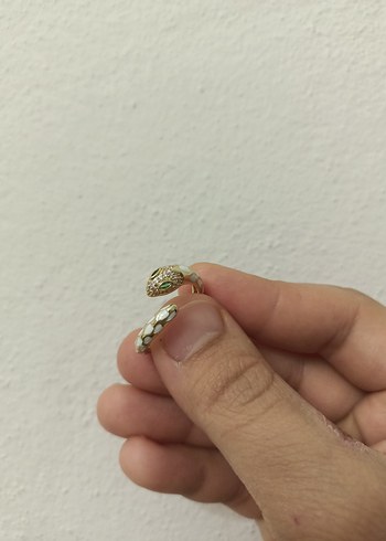 Diğer Altın Renkli Yılan Desenli Payetli Yüzük