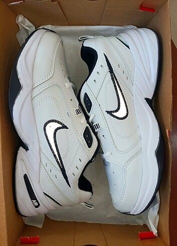 Nike Air Monarch 