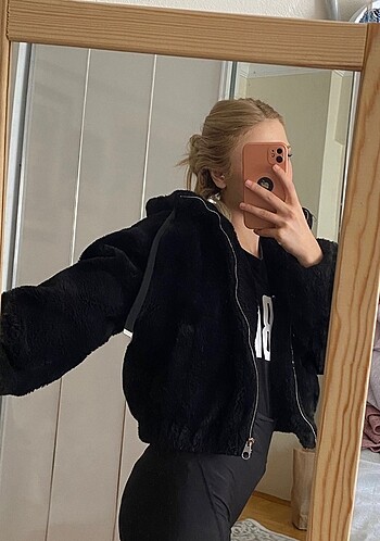 s Beden siyah Renk Bershka kürk??