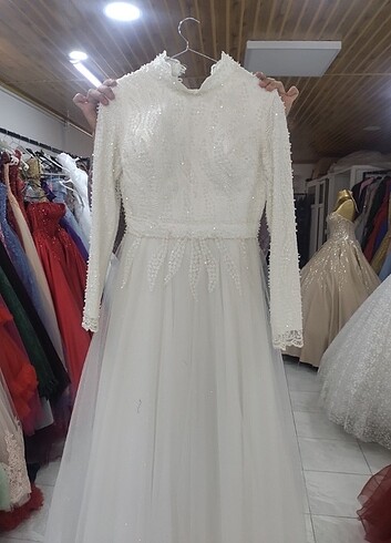 Zarif kibar şık nikah elbisesi olarak da tercih edilir