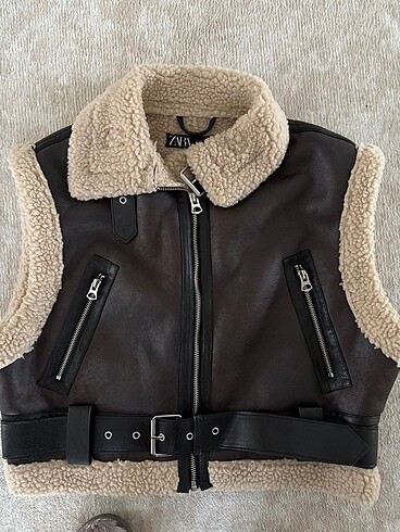 Zara Kemer Detaylı Crop Yelek