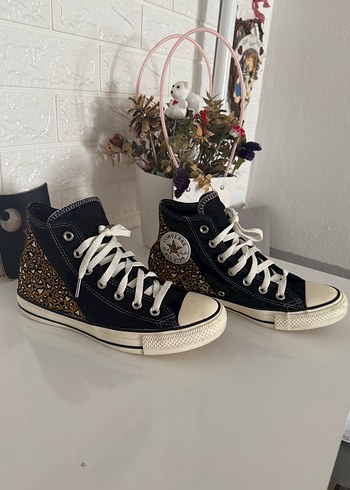 Converse Siyah Leopar Desenli Kadın Spor Ayakkabı