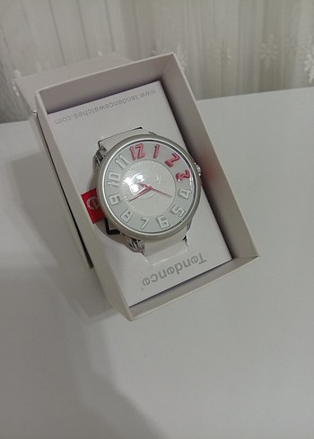  Beden Tendence bayrak temalı silikon unisex kol saati.