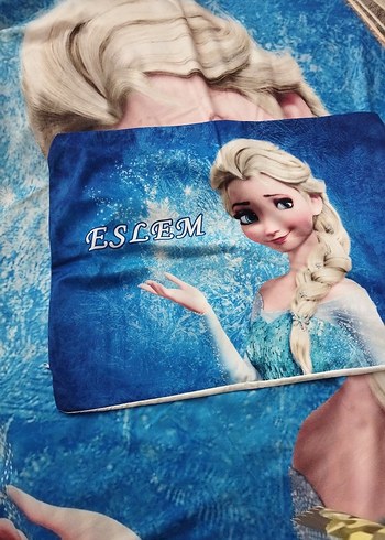 Parlak Mavi Elsa Bebek figürlü yatak örtüsü ve yastık kılıfı. - Görsel 4