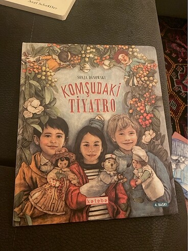 Komşudaki tiyatro