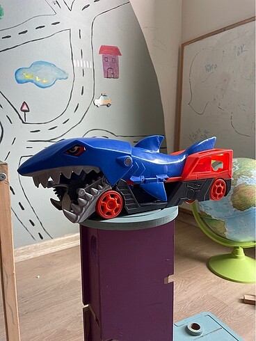 Hot wheels Köpek balığı taşıyıcı